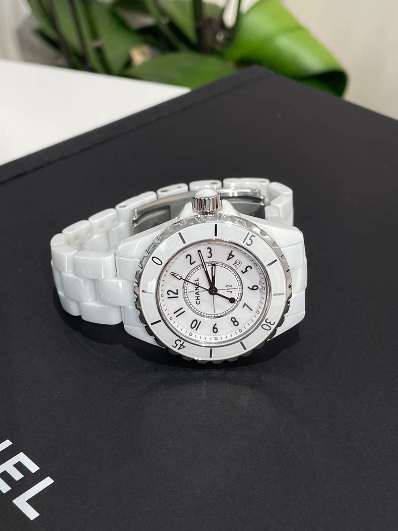 Chanel J12 Series H0968 Watch (second hand)-2