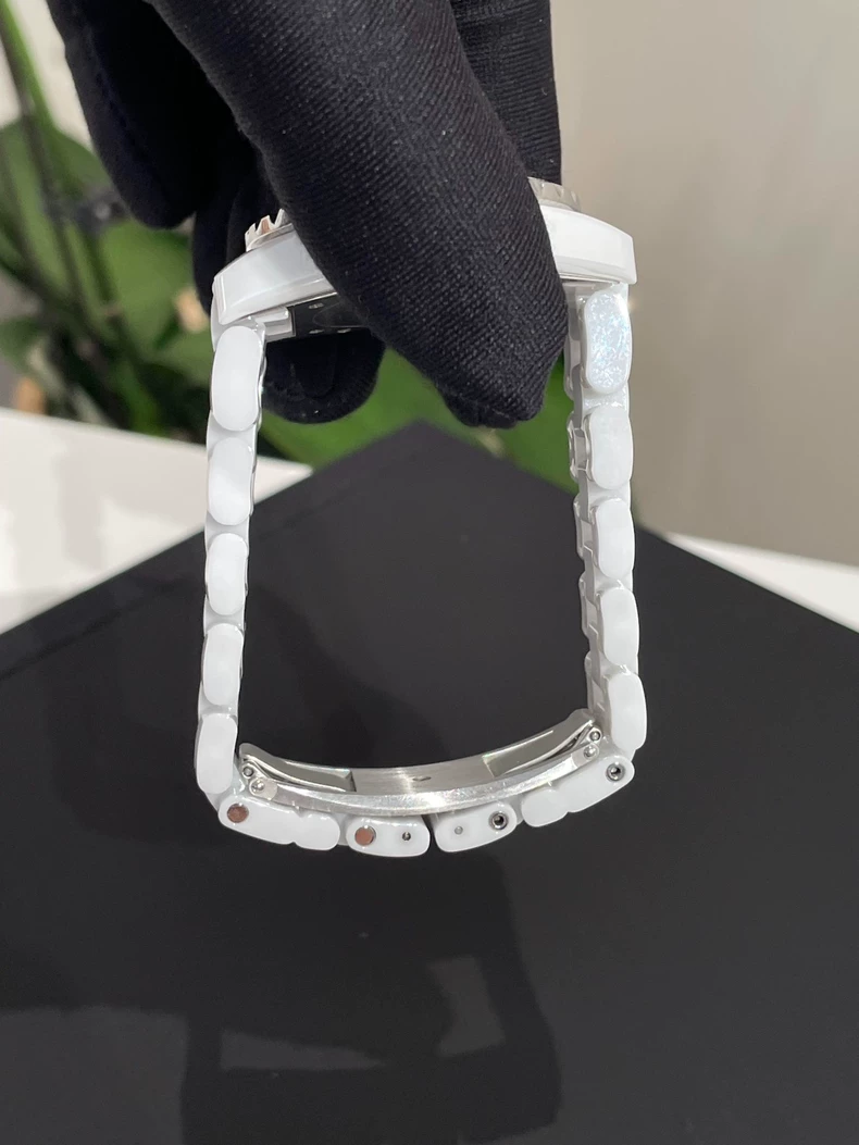 Chanel J12 Series H0968 Watch (second hand)-5