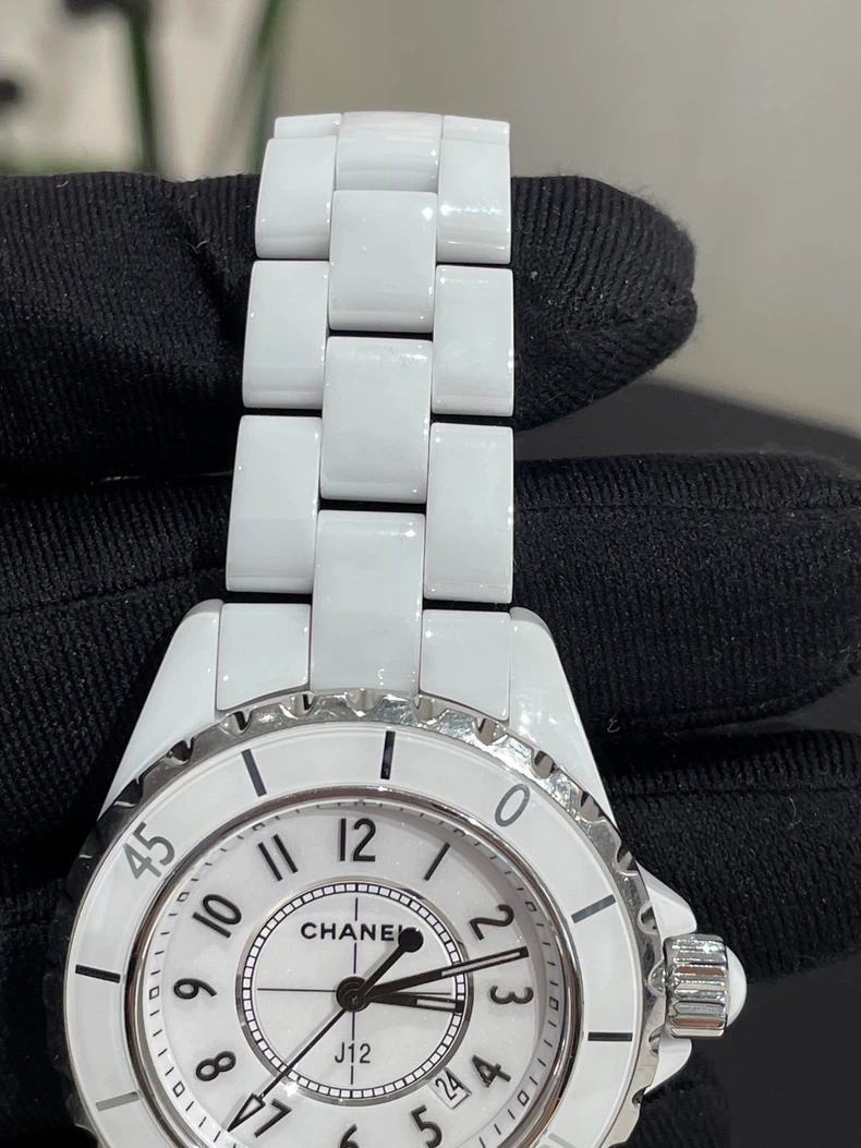 Chanel J12 Series H0968 Watch (second hand)-4
