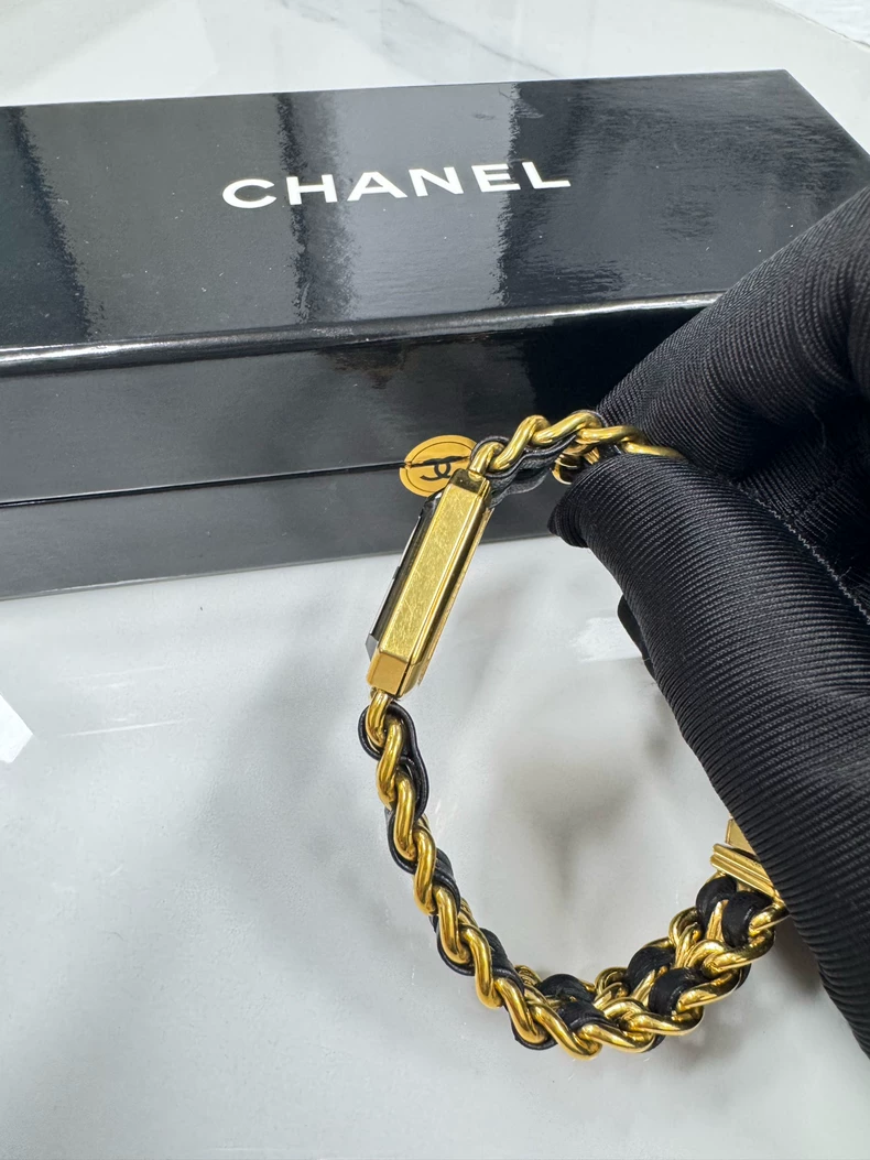 Chanel vintage Premiere sugar cube black gold watch (second hand)-5