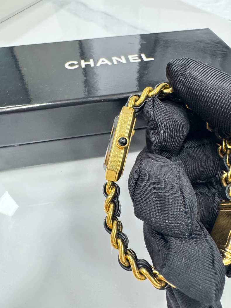 Chanel vintage Premiere sugar cube black gold watch (second hand)-4