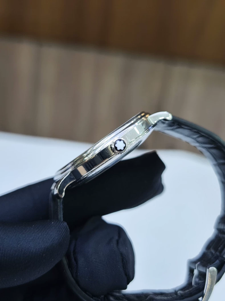 Montblanc Tradition Series U0112609 watch (second hand)-4