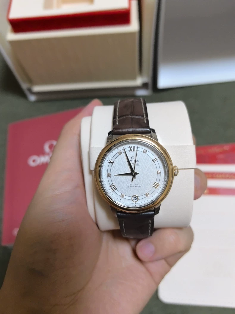 Omega De Ville series 424.23.33.20.52.002 watch